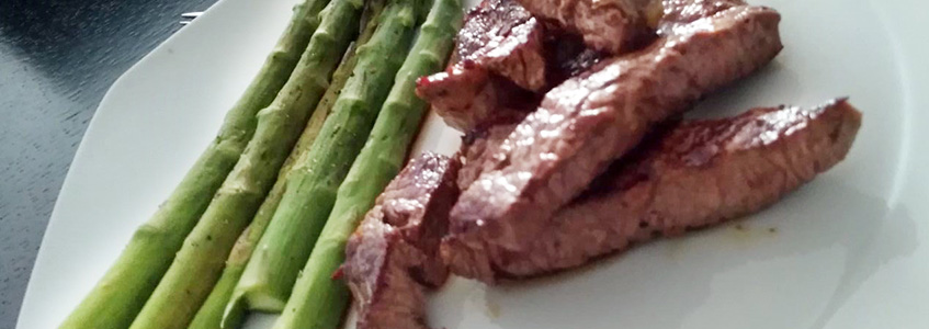 Grilled beef with asparagus